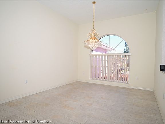 5th image of 3805 Divot Rd