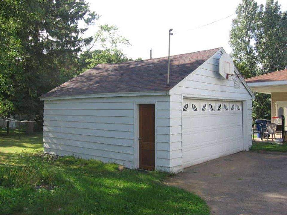 2nd image of 908 S 11th Ave