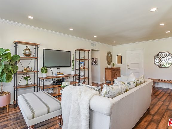 4th image of 705 Westmount Dr APT 306