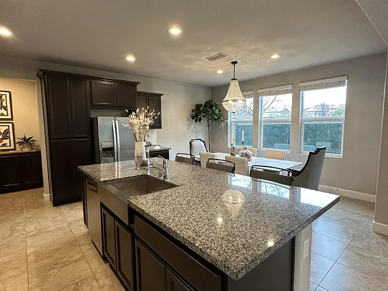 5049 Verona Dr — Photo 9