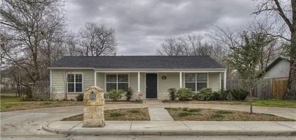 4 bed, 1609 sqft, $3,800 — Photo 1