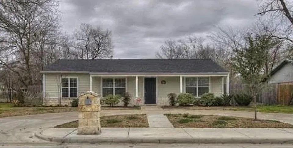 1011 Welsh Ave