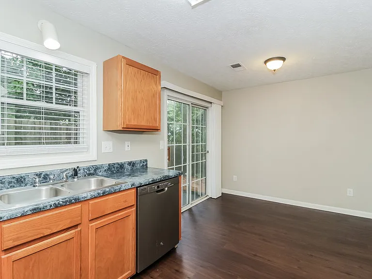 2320 Kissing Tree Ln SE — Photo 7