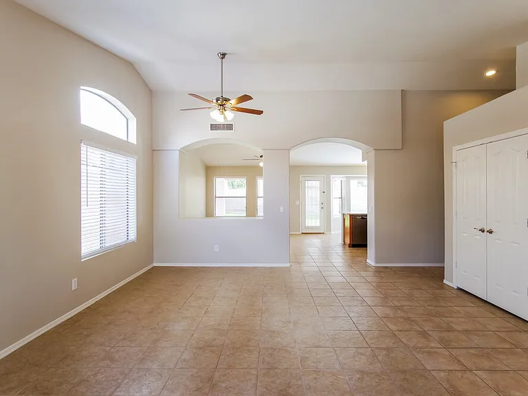 6115 W Park View Ln — Photo 3