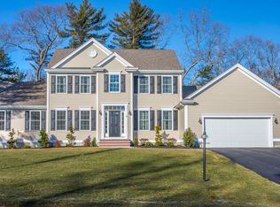 10 Goldfinch Dr, Raynham, MA 02767