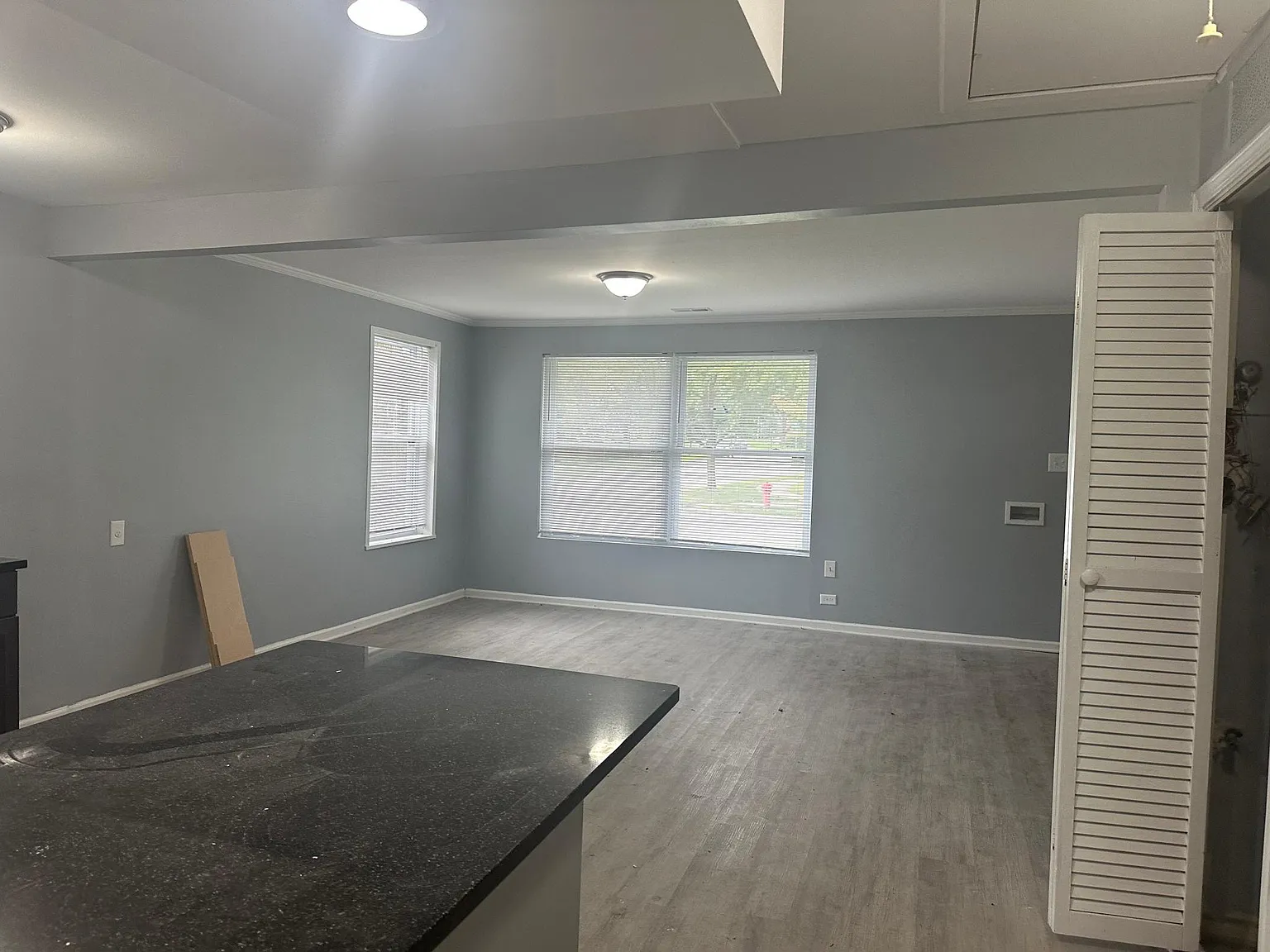 3 bed, 936 sqft, $2,100 — Photo 4
