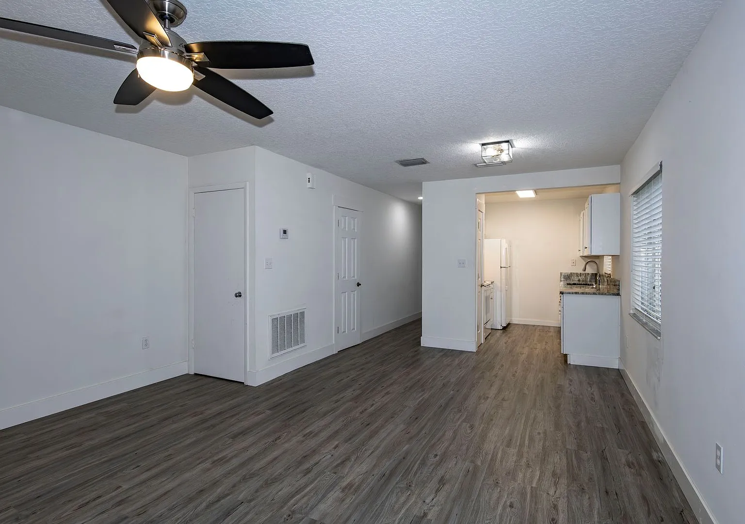 Charming 2BR/2.5BA Townhouse in the Heart of College Park! — Photo 4