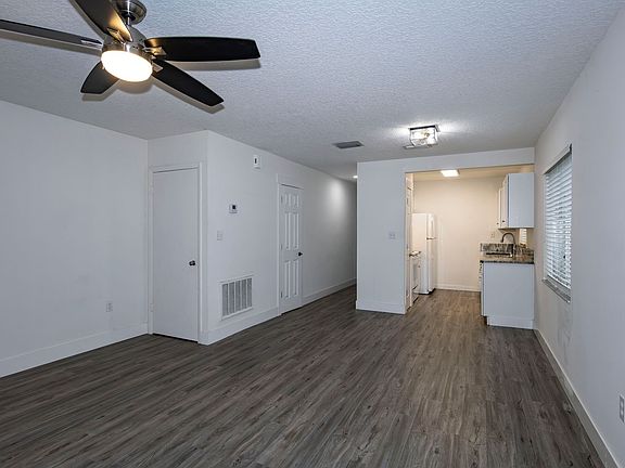 4th image of 506 Rugby St