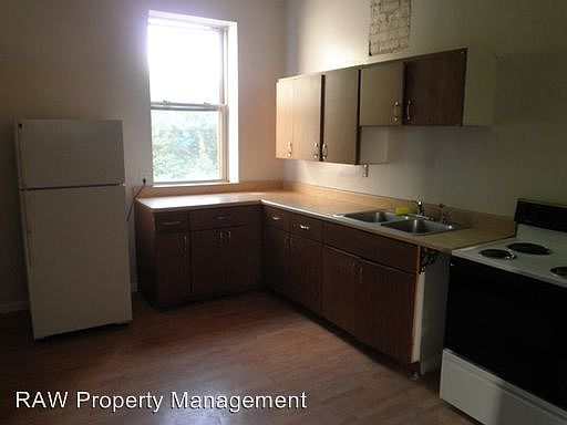 3rd image of 1011 Eliza St