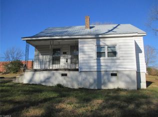 84 W 7th St, Lexington, NC 27295