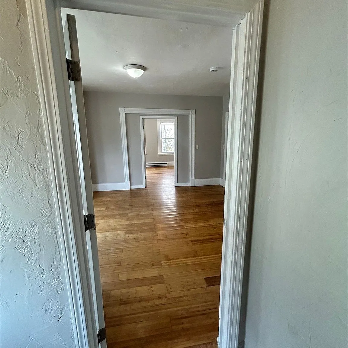 3 bed, 1.0 bath, 1056 sqft, $2,450 — Photo 1