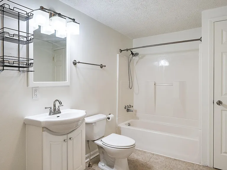 1113 Reutlinger Ave — Photo 5