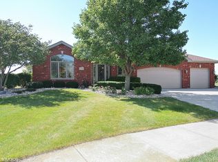 22350 N Pine Ridge Ct, Frankfort, IL 60423