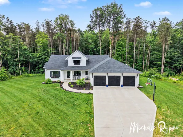 5812 Timber Bluff Trl, Fennville, MI 49408