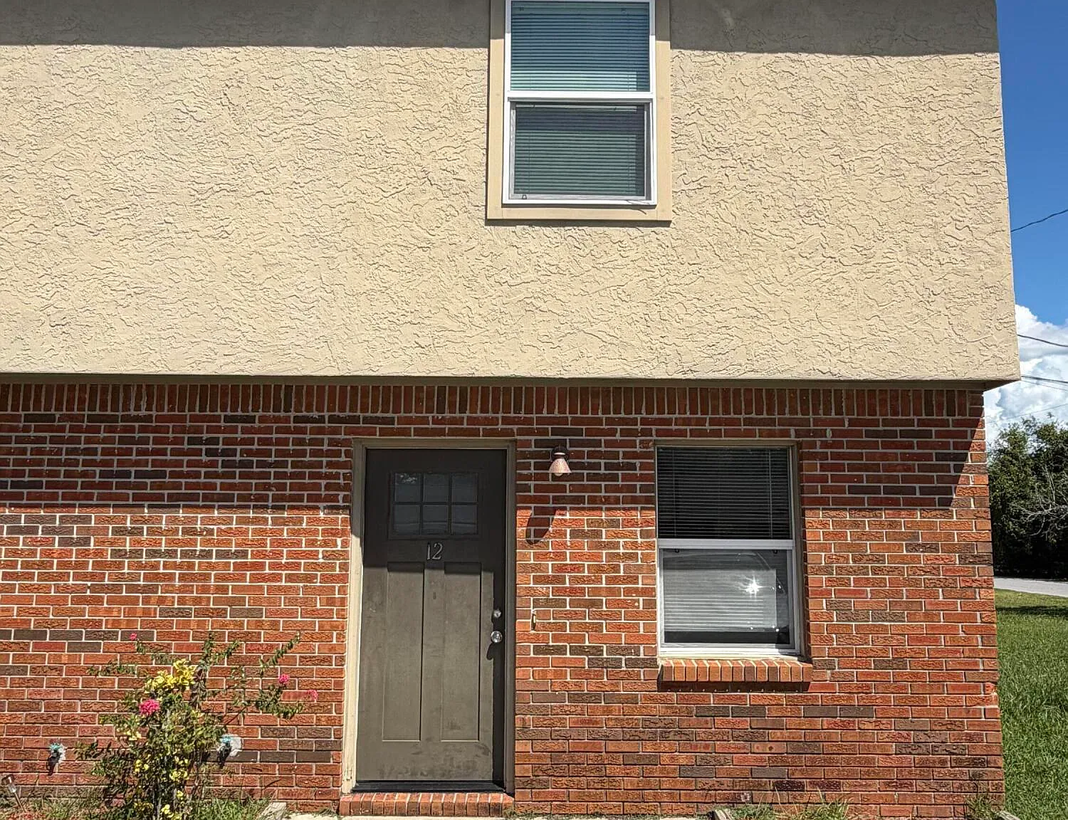 2 bed, 1.5 bath, 850 sqft, $1,195 — Photo 1