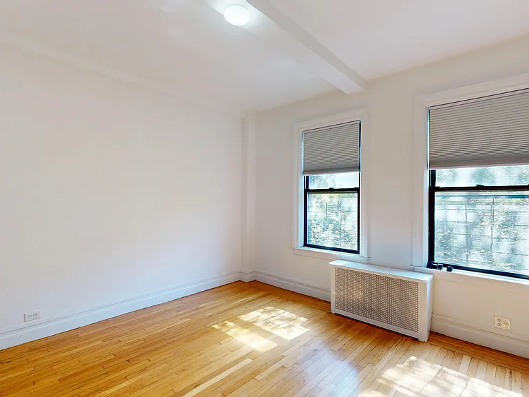 325 W 77th St #3A — Photo 8