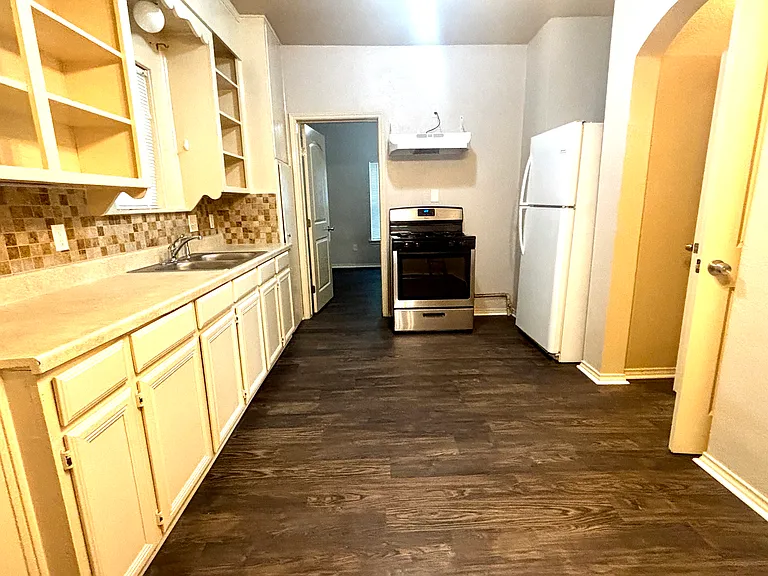 905 Isbell Rd — Photo 14