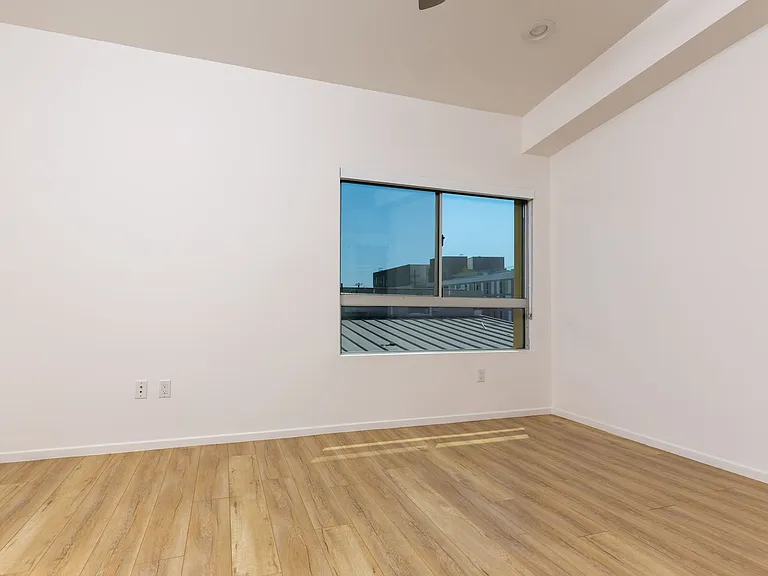 Echo Designer Loft Apartments — Photo 37