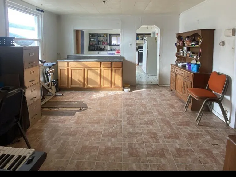 760 S 6th Ave — Photo 4
