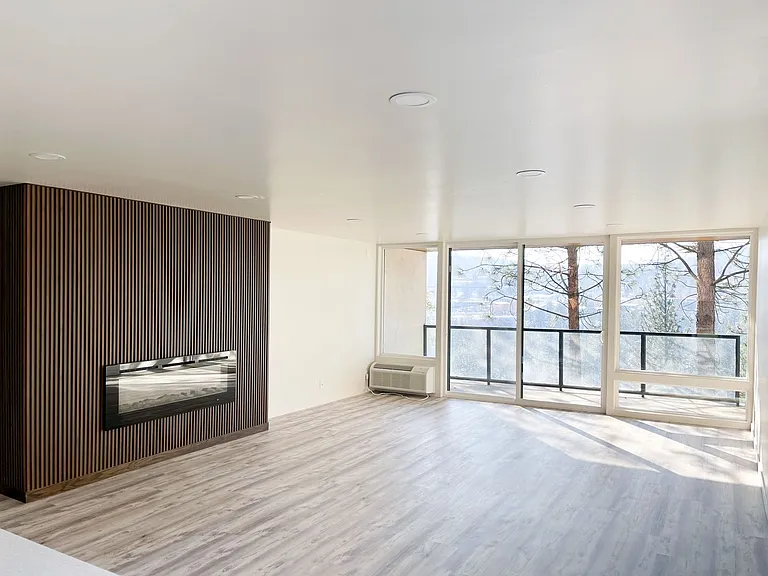 358 S Coeur D Alene St — Photo 24