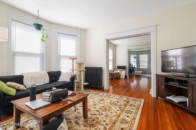 4th image of 25 N Pine Avenue