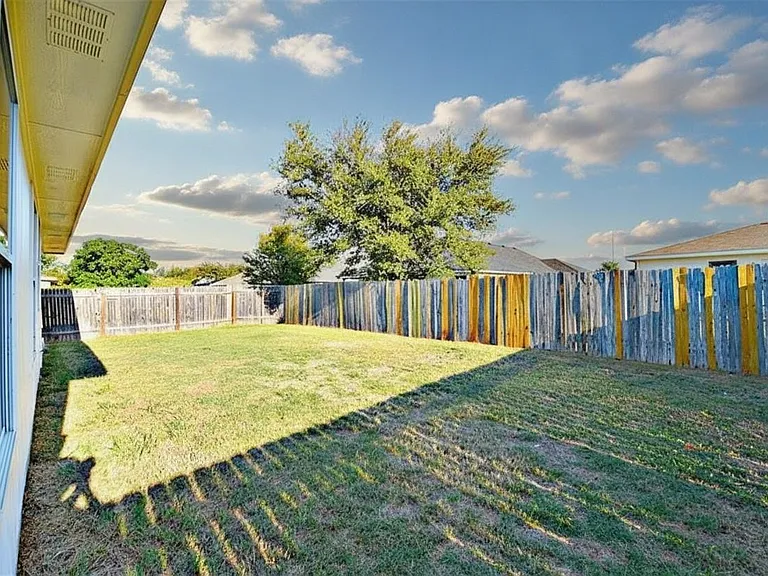 510 Golden Gate Dr — Photo 20