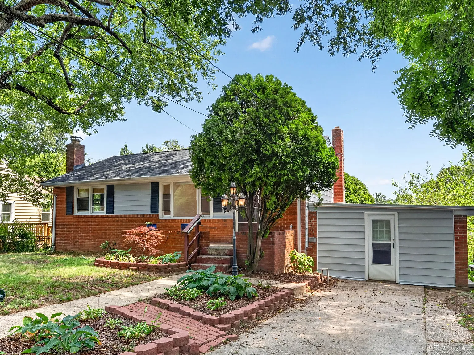 5 bed, 1900 sqft, $3,499 — Photo 2