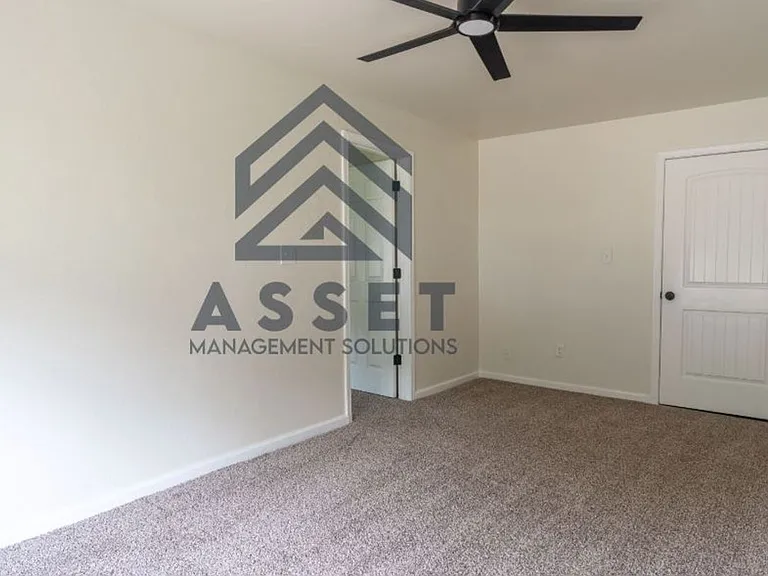 1040 Sycamore Dr — Photo 21