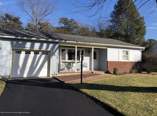 12 Brakenbury Ct, Toms River, NJ 08757