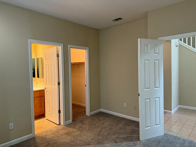 1131 Park Ln — Photo 4