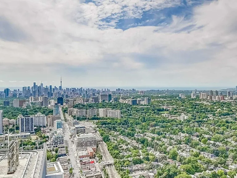 2221 Yonge St #5703 — Photo 30
