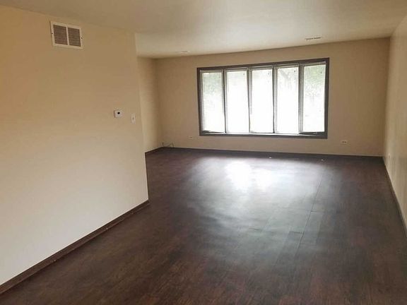 4th image of 10315 Parkside Ave APT 2
