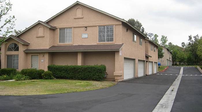 Townhouse, 2 car garage