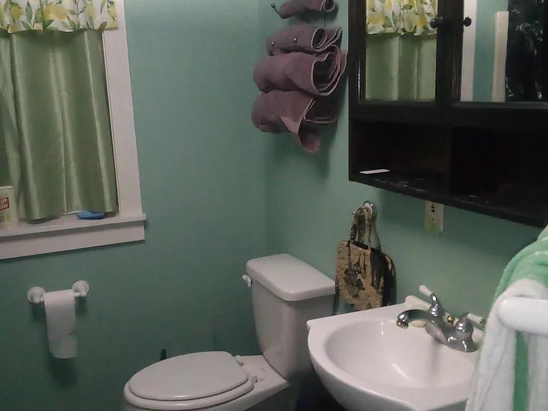 2nd full bath with tub