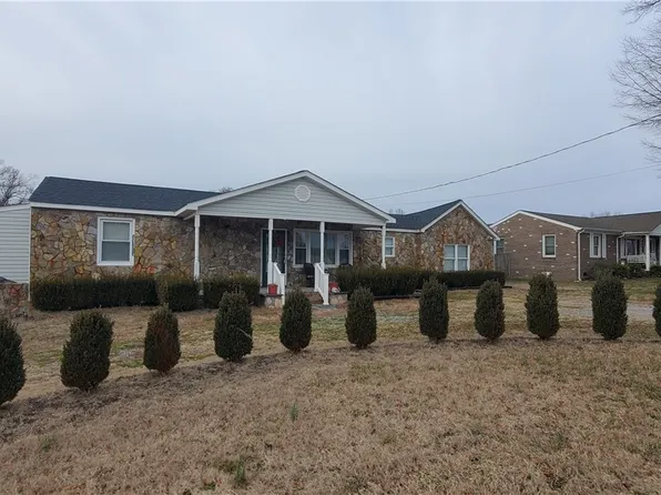 23114 River Rd, Petersburg, VA 23803