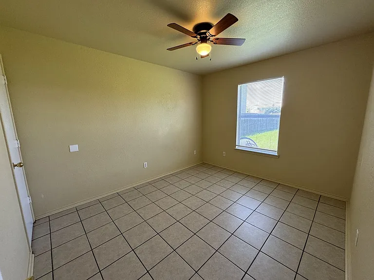 5702 Greengate Dr — Photo 10