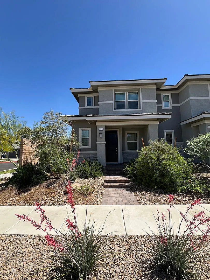 Upgraded Townhome - In new beautiful Cadence Master planned community — Photo 1
