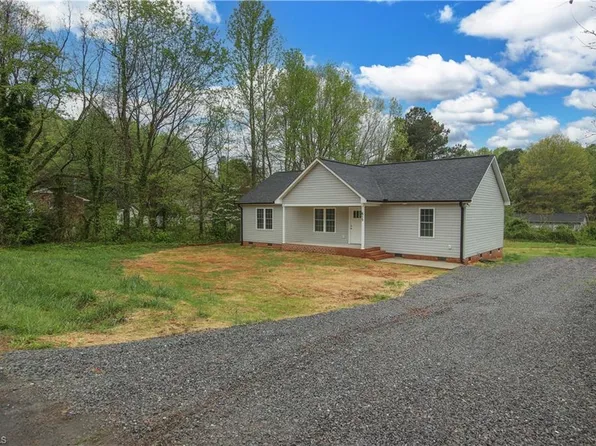 615 N Staley St, Liberty, NC 27298