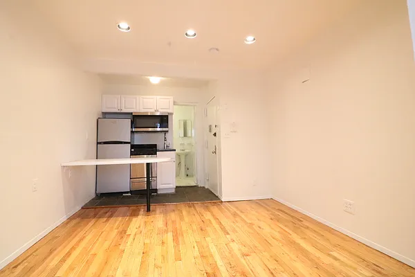 Rented by Oxford Property Group | media 18