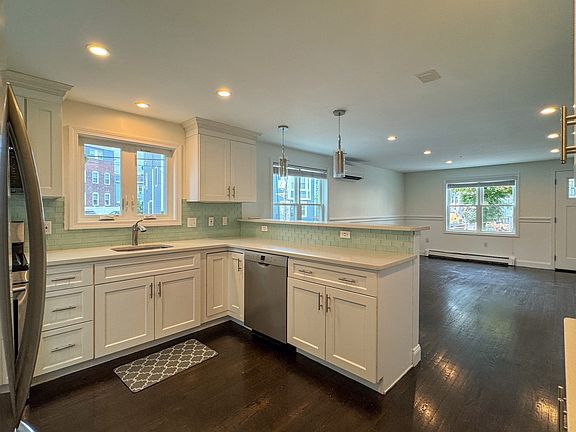 4th image of 212 W 6th St Unit 212