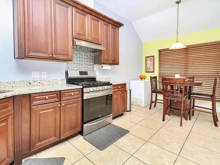 9070 Winding River Dr — Photo 8