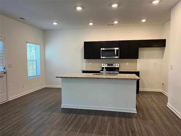 1391 Ben Park Way — Photo 6