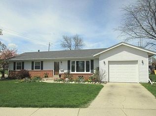564 Rose Ann Dr, Burlington, WI 53105