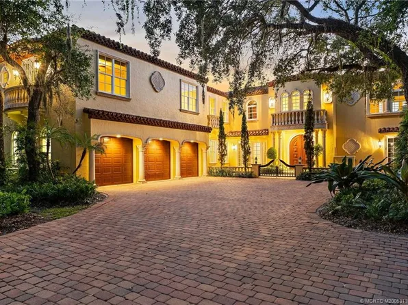 11 Wendy Ln, Sewalls Pt, FL 34996