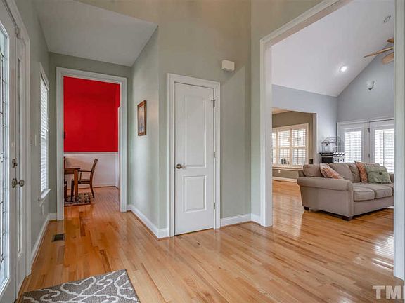 4th image of 44 Bradford St