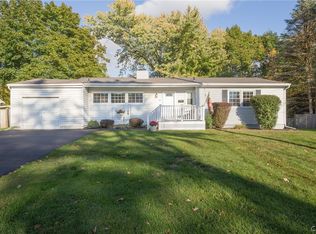 6 Apple Tree Ln, Liverpool, NY 13090