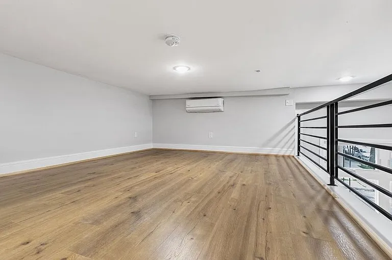 1916 Poplar St #1N — Photo 8