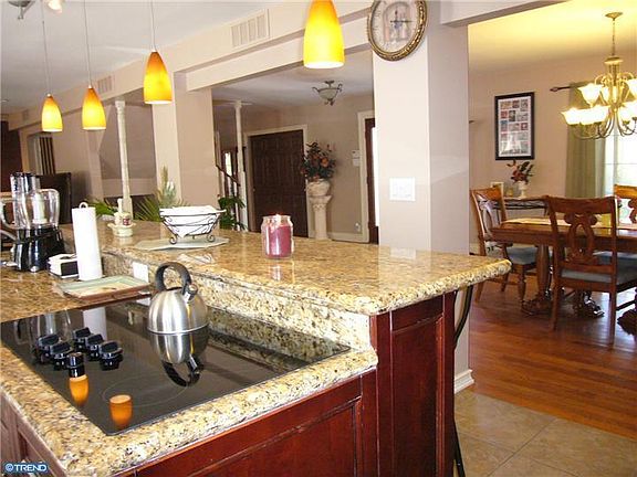 5th image of 15 Willow Oak Ct