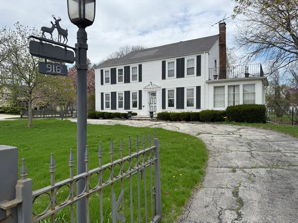 916 W Campbell St, Arlington Heights, IL 60005