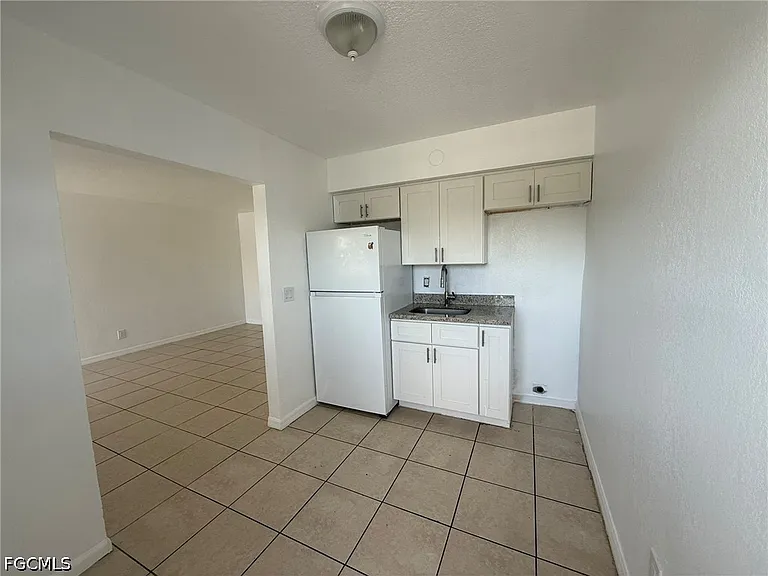 2452 Stella St #101 — Photo 8